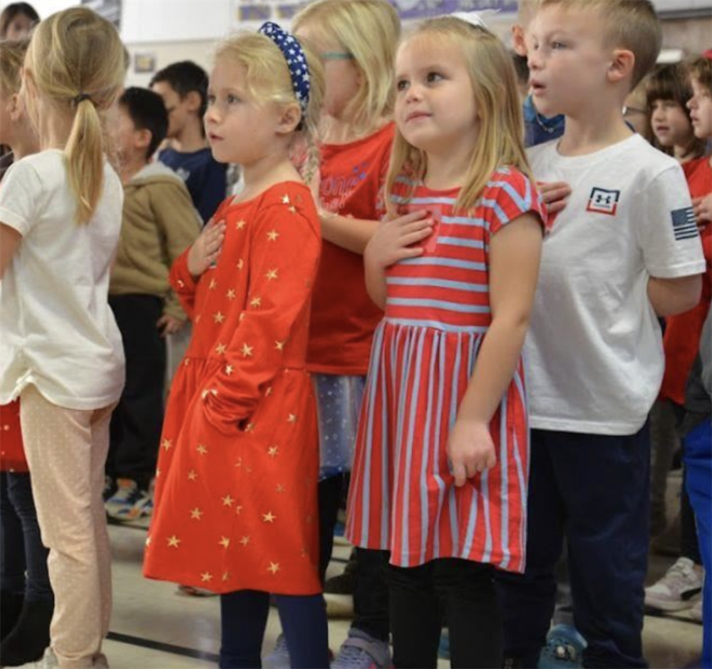  Students say Pledge of Allegiance
